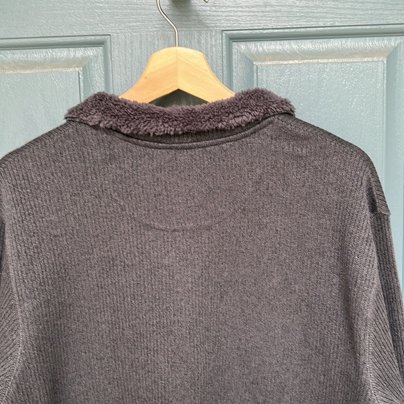 NHL Detroit Redwings Quarter Zip Sweater - Picture 9 of 10